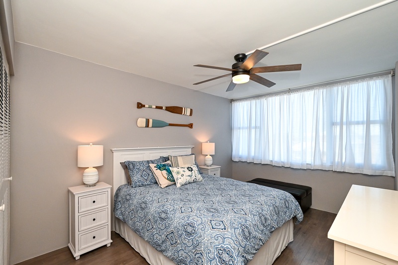 Second Bedroom, Queen