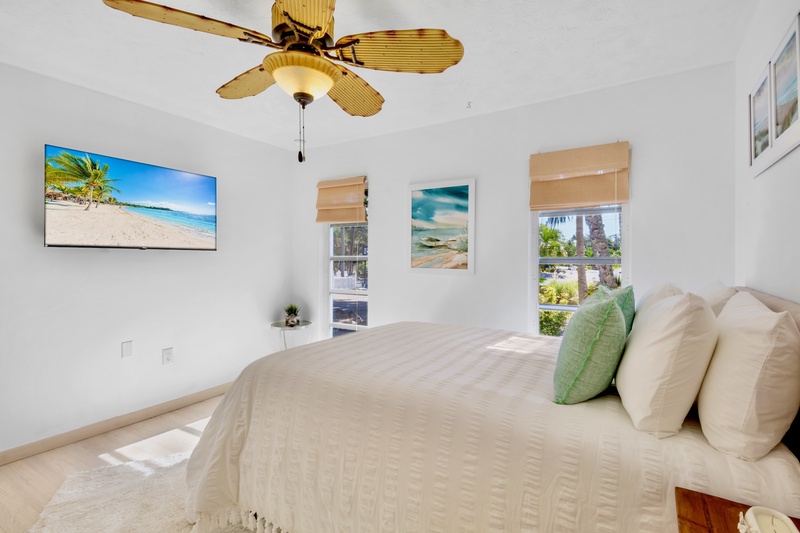 Second Bedroom, Queen bed