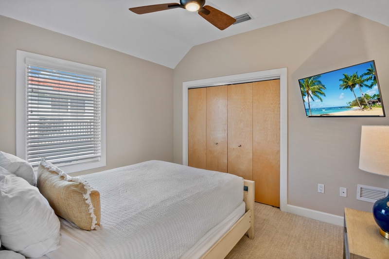 Third Bedroom, Queen