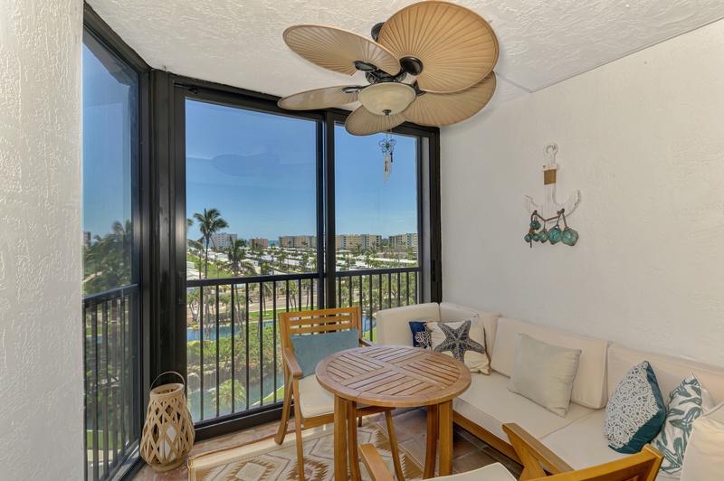 Private Screened-in Balcony