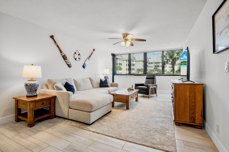 Living Area, Queen sleeper sofa