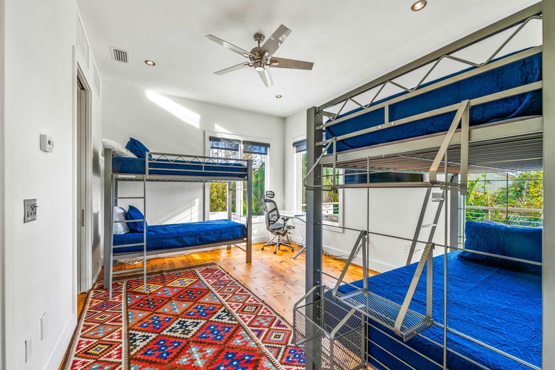 Bunk Room - 2 Twin Bunk Beds + Desk