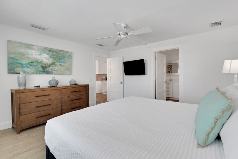 Second Bedroom, King