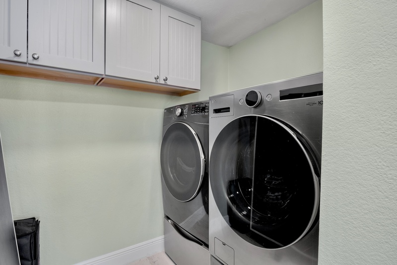 Laundry room, washer and dryer