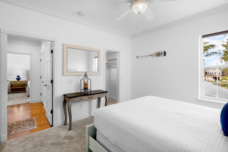 Fourth Bedroom, Queen