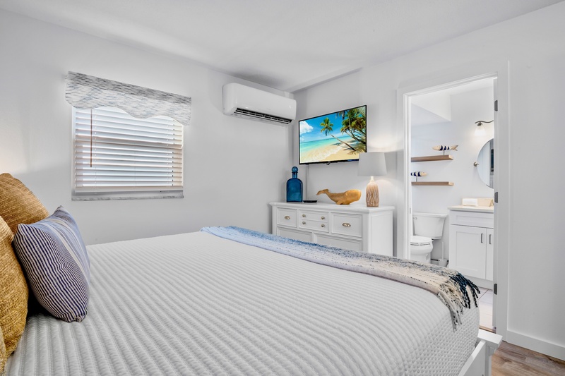 Primary Bedroom, King bed