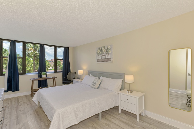 Second Bedroom, King