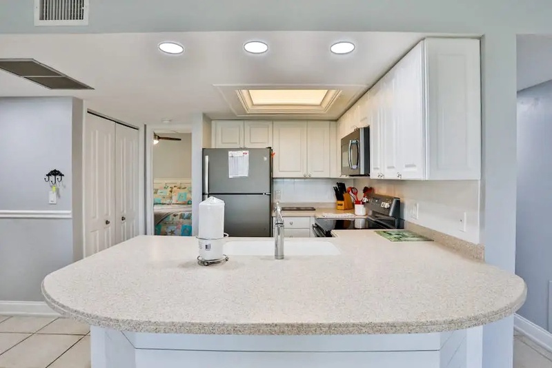823 Kitchen 1