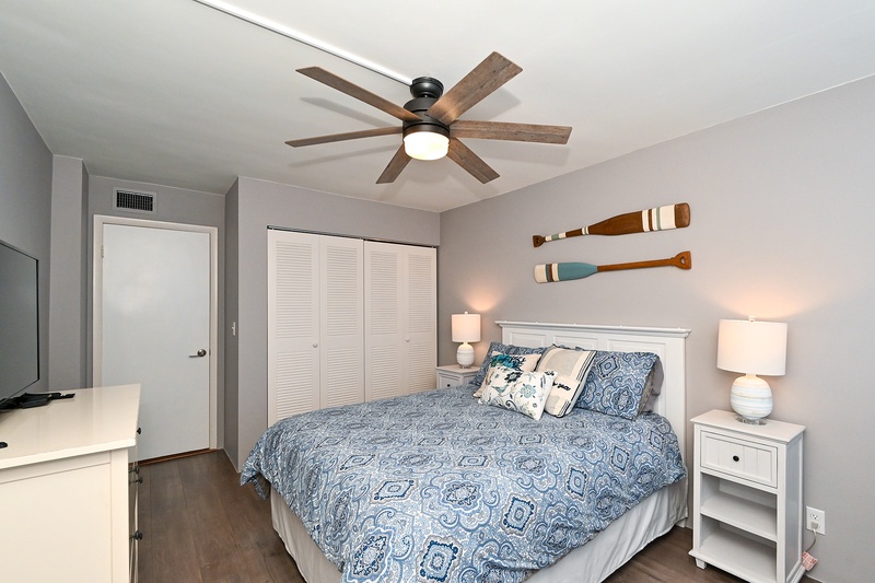 Second Bedroom, Queen