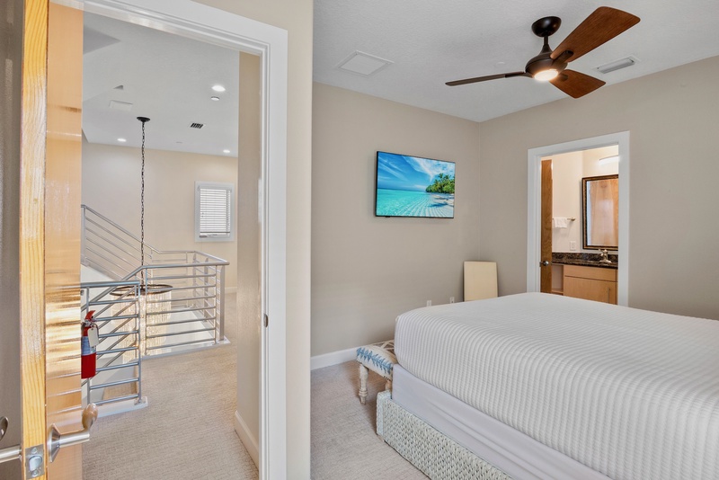 Second Bedroom, Queen