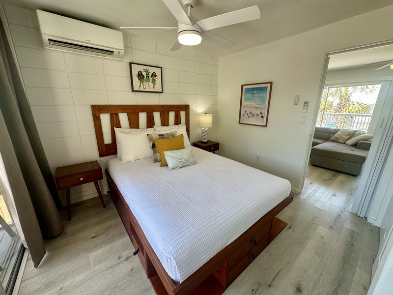 Unit C, Bedroom, Queen