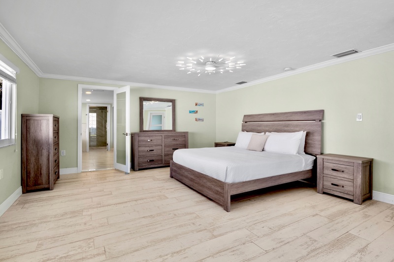 Primary Bedroom, King bed