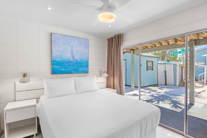 Unit A, Bedroom, Queen