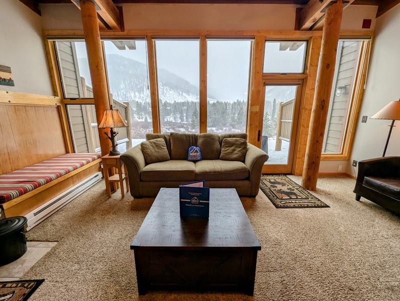 Floor to ceiling windows to enjoy mountain scenery #winter