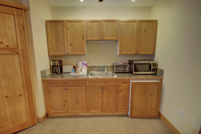 Kitchenette for preparing simple meals and snacks