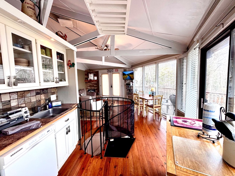 Featured Property Treetopper Knoll Chalet