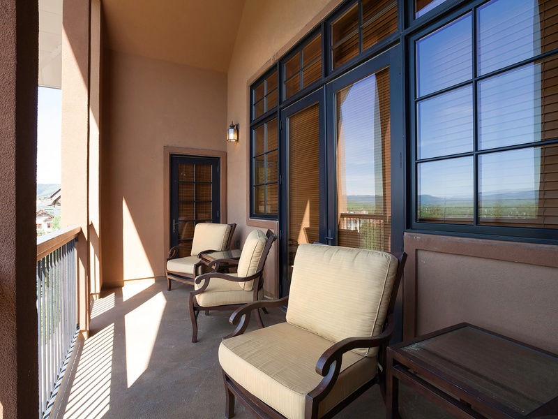 Sink into your private balcony seating and soak up sweeping mountain vistas—your peaceful retreat for morning coffee or sunset unwinding.