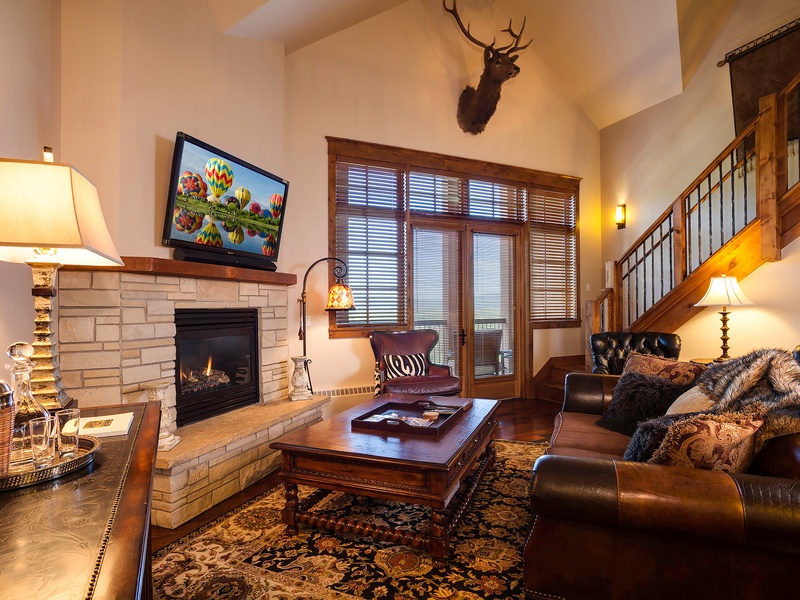 Sink into plush leather sofas by the stone fireplace while your favorite shows light up the flat-screen. Warm wood tones, cathedral ceilings, and mountain-lodge charm make this your perfect home away from home.
