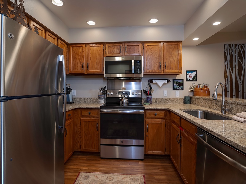 Your fully equipped kitchen features stainless steel appliances, granite countertops, and warm wood cabinetry, making it easy to prepare meals just the way you like them.