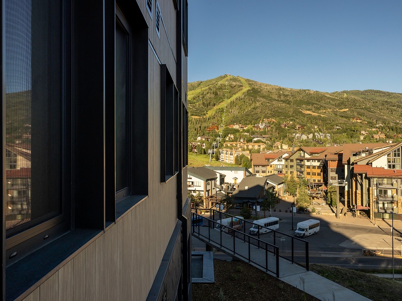 Your private balcony frames sweeping mountain views and the vibrant town below. Step outside and breathe in the alpine air as you take in the scenic slopes and charming rooftops.