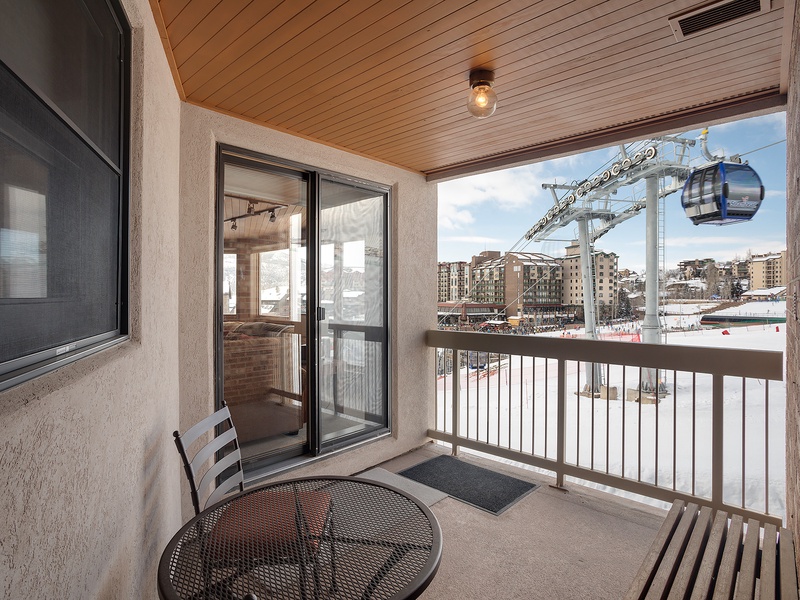 This balcony offers a prime view of the ski resort's gondola lift and village base, putting you steps from all the mountain action and après-ski scene.