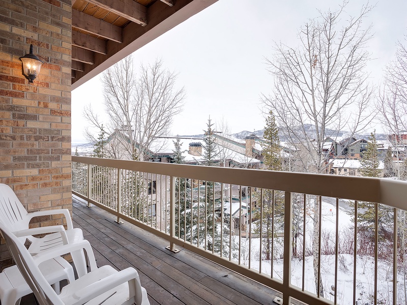 Private balcony overlooks a serene winter landscape with snow-dusted trees and mountain views, creating a peaceful retreat during your stay.
