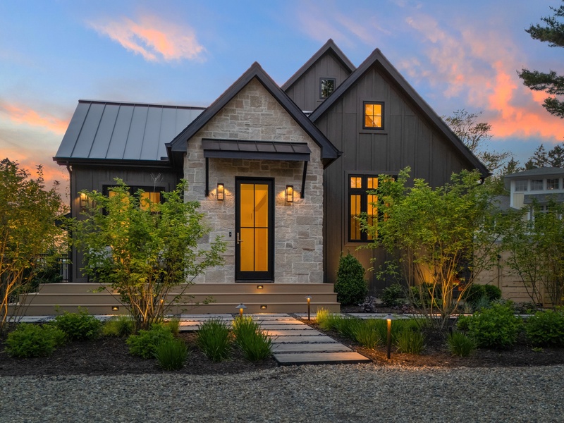 Featured Property Lakeshore Luxe