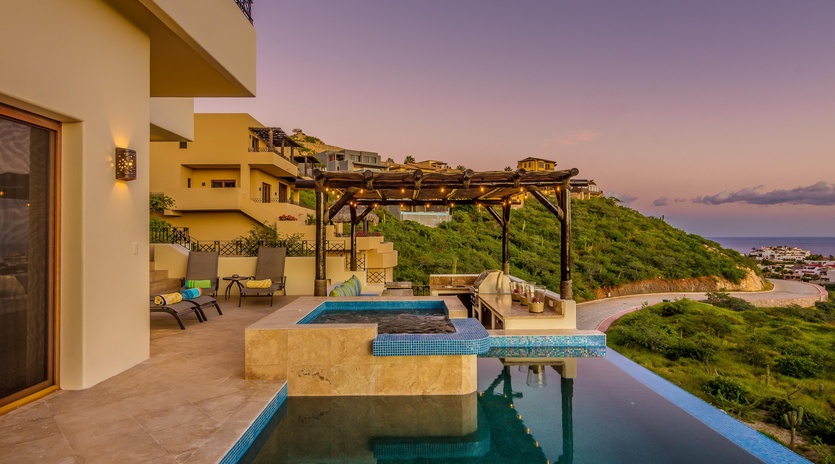 Outdoor Infinity Edge Pool