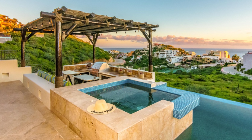 Outdoor Infinity Edge Pool