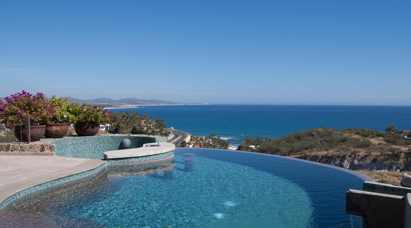 Infinity pool and jacuzzi overlooking incredible ocean views