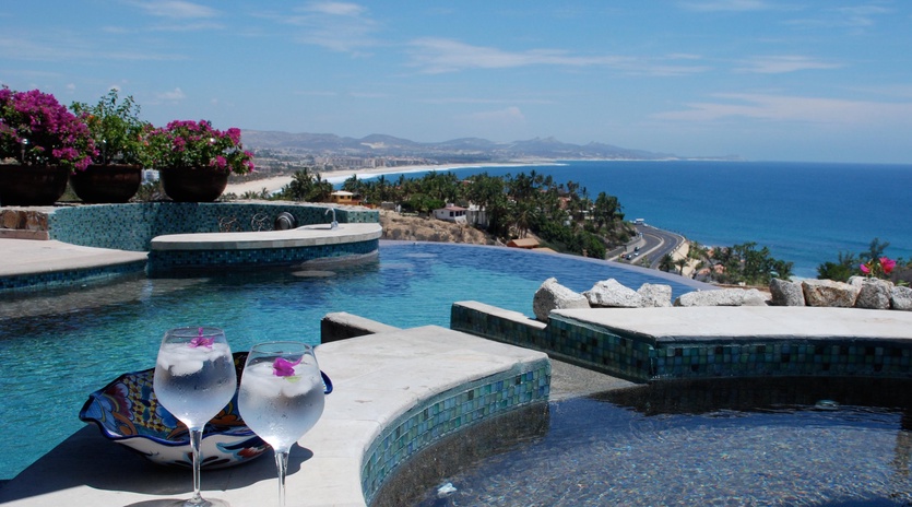 Jacuzzi and infinity pool overlooking ocean views