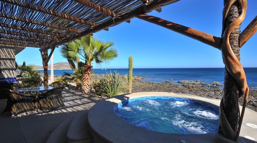 Settle into the jacuzzi on the terrace of Villa Langosta and revel in the views of the Sea of Cortez and desert hills stretching magically around you.