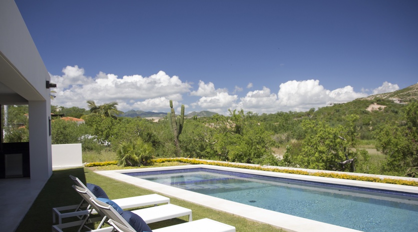 Pool and lounge