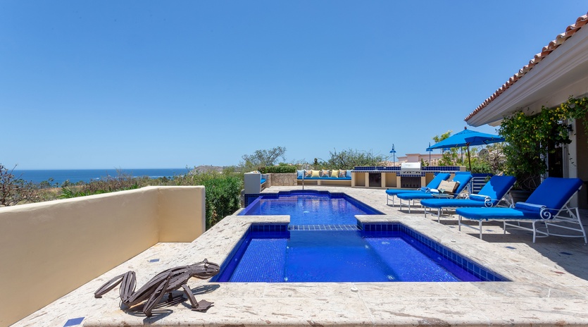 Jacuzzi and infinity pool with incredible ocean views