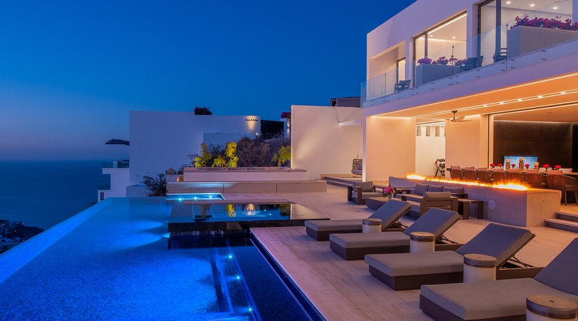 Gorgeous poolside with ocean view