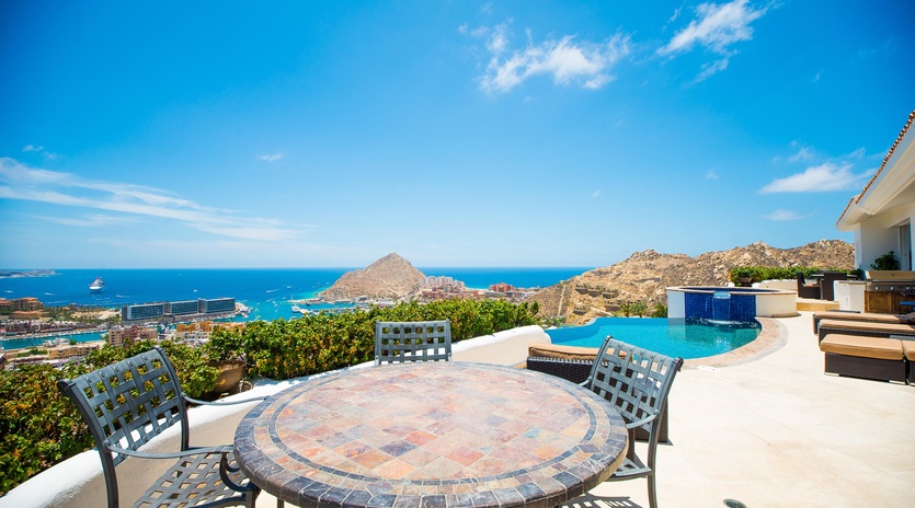 Al fresco dining opportunity above it all