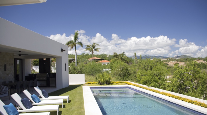 Pool and lounge