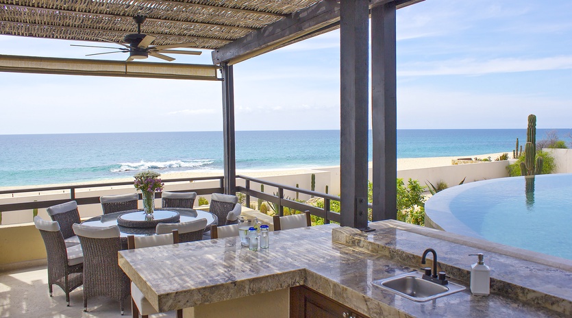 Outdoor dining with beachfront view