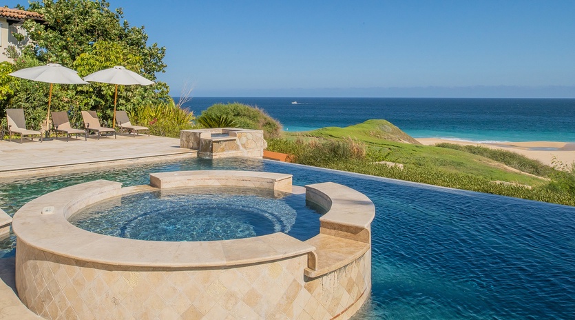 Jacuzzi with ocean view
