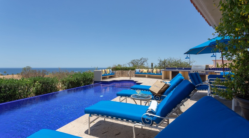 Sunny patio with jacuzzi and infinity pool