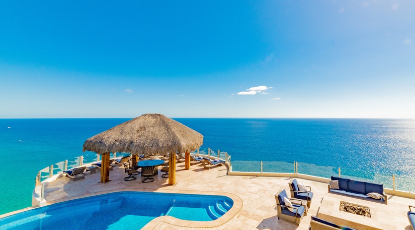 Panoramic views of the Pacific Ocean