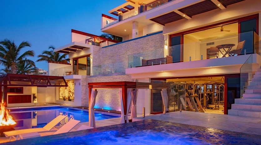 Patio with infinity edge pool