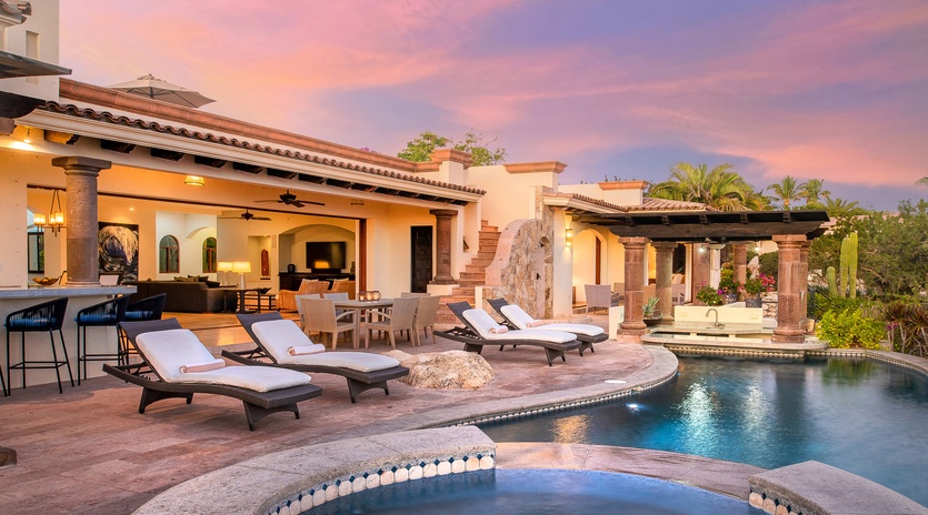 Spacious pool terrace with jacuizz and seating