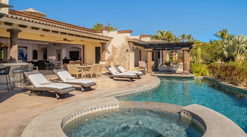 Spacious pool terrace with jacuizz and seating