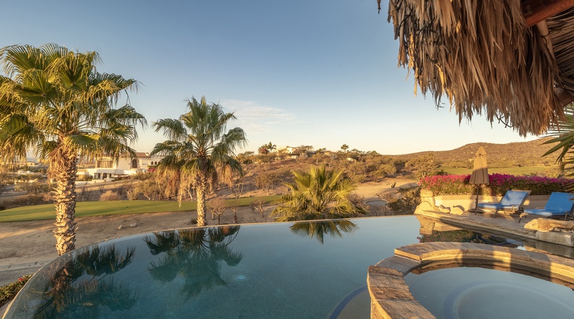 Jacuzzi and infinity pool
