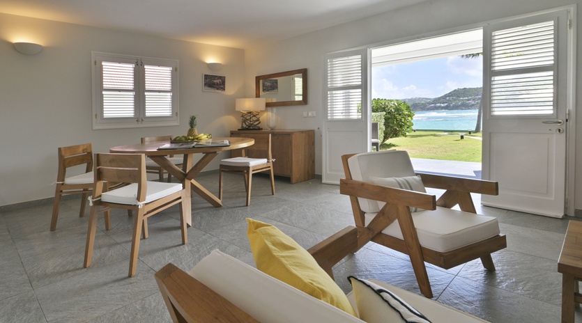 living-room-les-sables-d-or-cap-frehel-track1