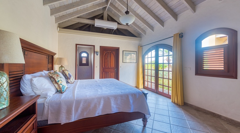 bedroom-1-terre-azure-track3
