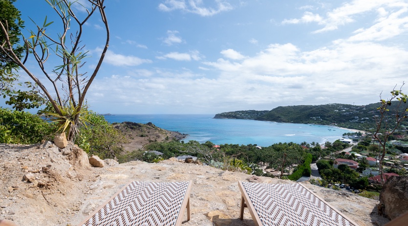 exterior-nanou-track2