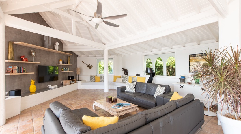living-room-belle-fontaine-track1