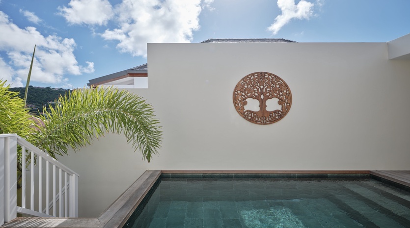 exterior-1-avee-track5